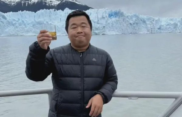 蓝战非被敲诈，开释了什么信号？